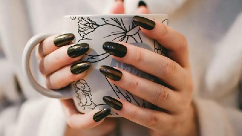 از ناخن مصنوعی استفاده کنیم یا نه