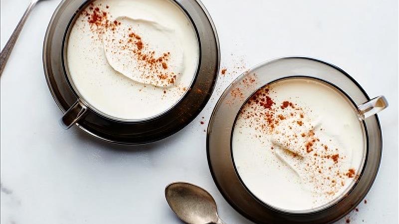 طرز تهیه هات چاکلت سفید با شیر