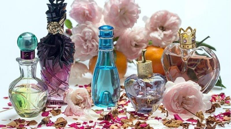 راهنمای خرید اینترنتی عطر زنانه اصل و ارزان