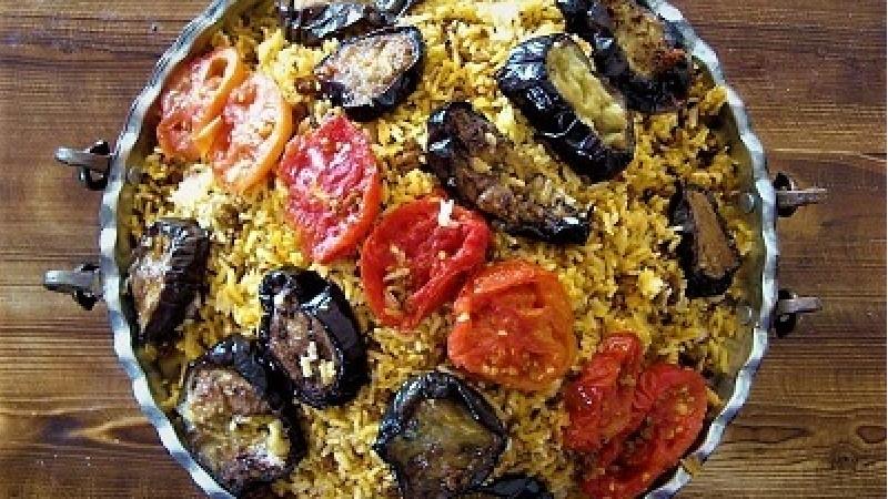 طرز تهیه بادمجان پلو؛ غذای برنجی با گوشت چرخ کرده