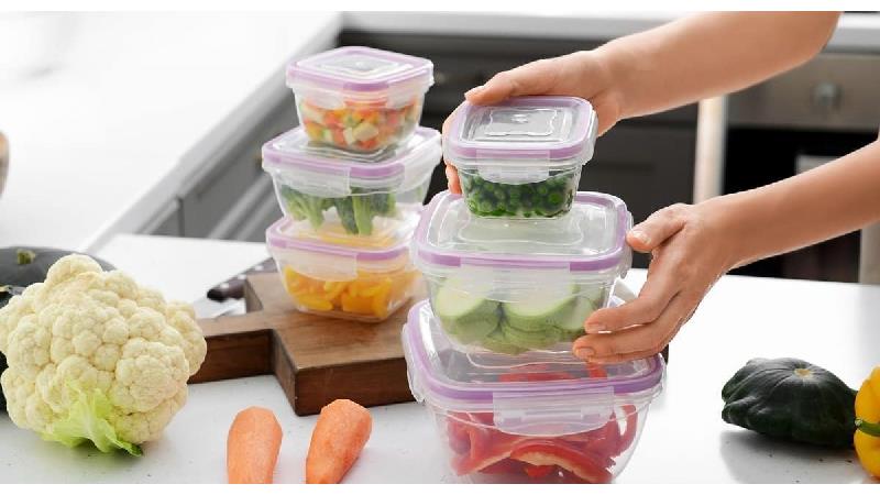 ظرف های پلاستیکی را چطور بشوییم که خوب تمیز شوند