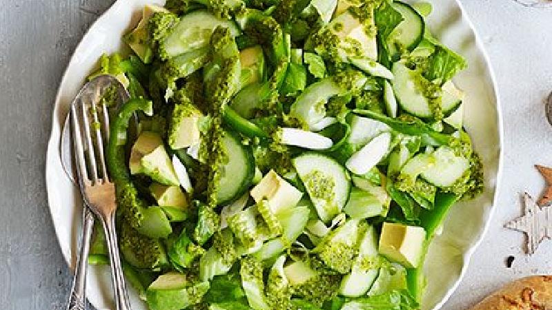 سالاد سبزیجات سبز را با چی درست کنیم