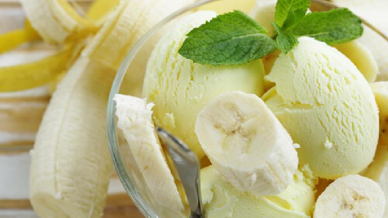 طرز تهیه بستنی موزی خانگی