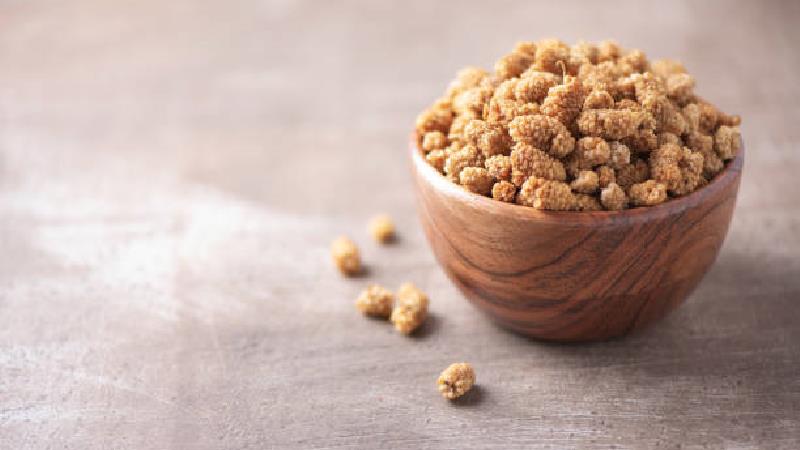 روش خشک کردن توت سفید در خانه با فر و بدون فر