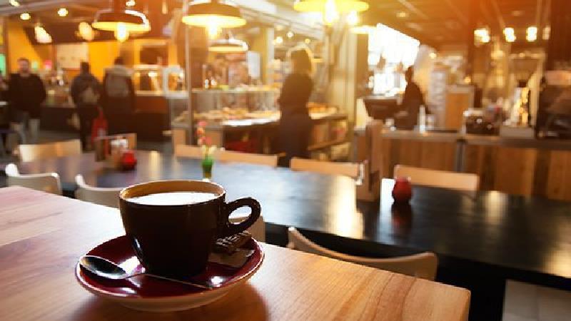 در کافی شاپ چی سفارش بدهیم و بخوریم