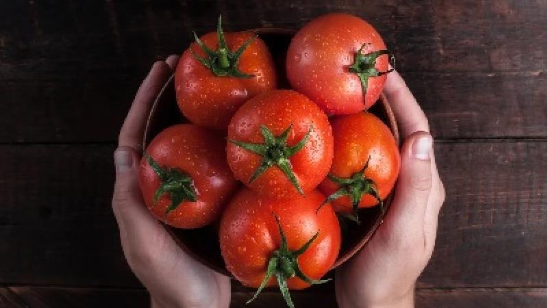 گوجه فرنگی را چگونه برای مدت طولانی نگهداری کنیم