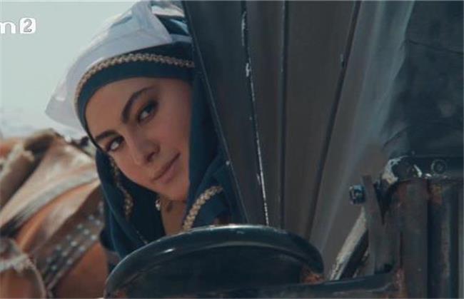 صحنه ای از بازی مریم مومن در سریال بانوی عمارت