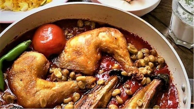 فیلم طرز تهیه خورشت غوره بادمجان با مرغ