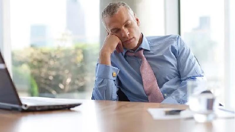 چرا زیاد خوابم می گیرد و چه کار باید بکنم