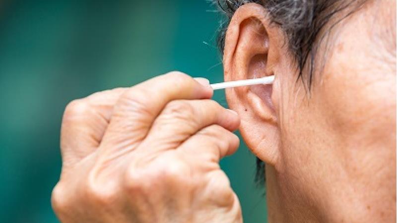 دلیل جرم گرفتن گوش و راه های درمان