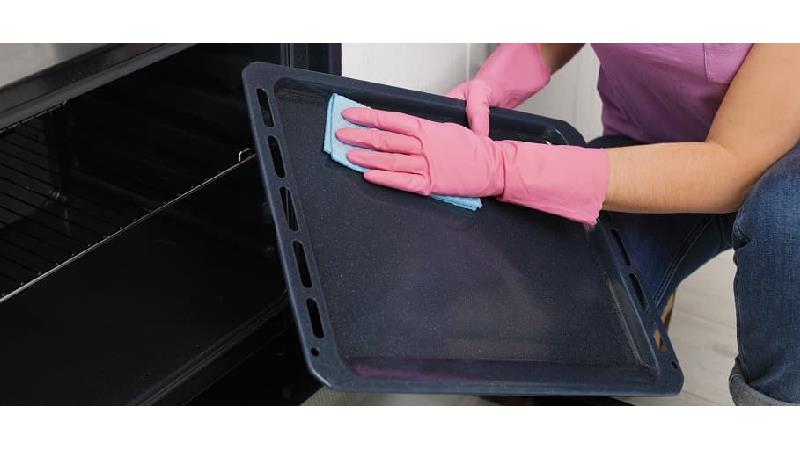 سینی فر را با چی و چطور تمیز کنیم