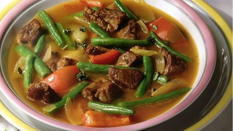 طرز تهیه خوراک لوبیا سبز با گوشت خورشتی