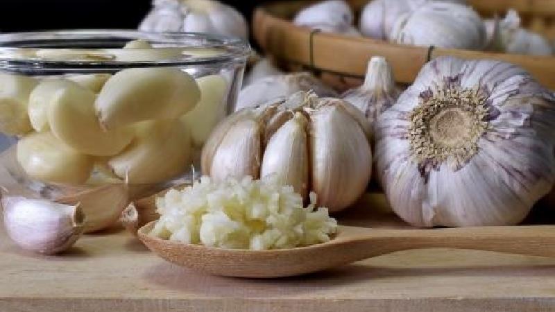 چطوری بوی سیر را از بین ببریم