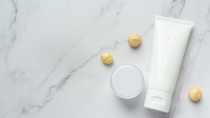 چگونه با کرم جوان کننده و ضد چروک، پیری زودرس پوست را درمان کنیم