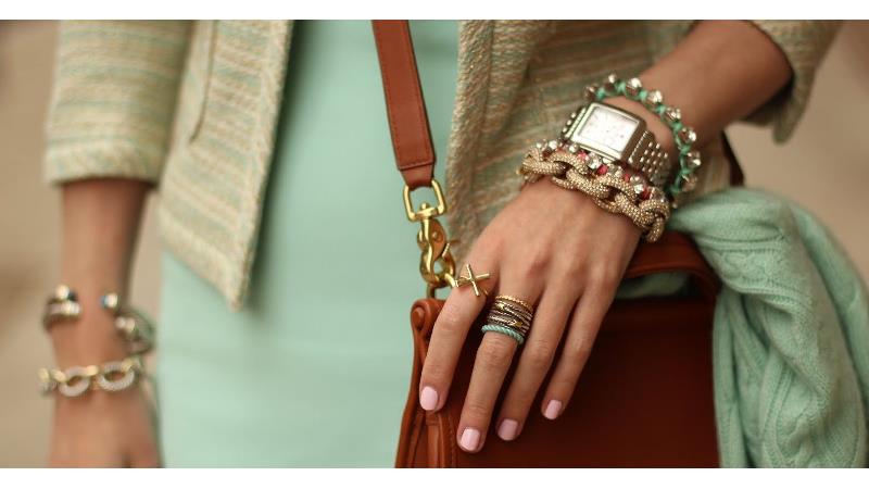 ایده ‌هایی برای ست کردن لباس‌ های تابستانی زنانه با اکسسوری های جذاب