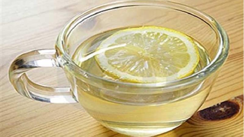 خوردن آب گرم و لیمو ترش به صورت ناشتا چه خاصیتی هایی دارد