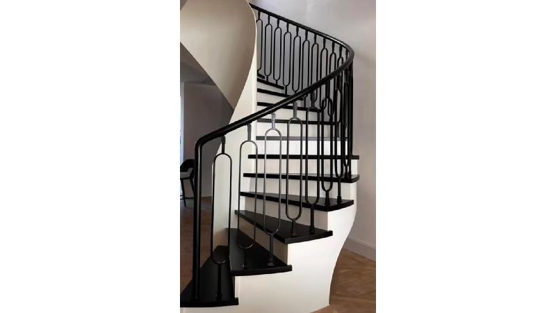 مدل‌های راه پله گرد برای دکوراسیون مدرن 1403