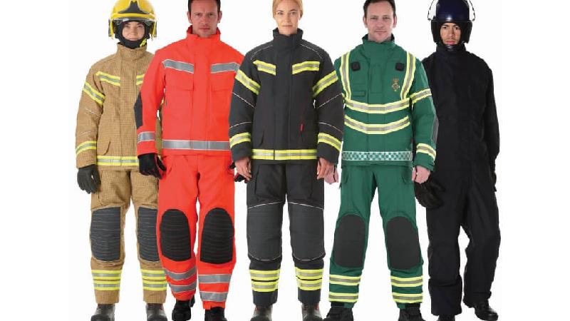 راهنمای کامل خرید لباس نسوز برای کارکنان صنایع پرخطر