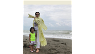 عکس؛ یکتا ناصر و دخترش کنار دریا