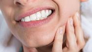 درمان سریع و خانگی دندان درد با استفاده از مسکن‌های طب سنتی