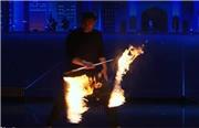 فیلم کامل نمایش هنرهای رزمی و بازی با آتش توسط محمد داوری در قسمت 6 عصر جدید/8 فروردین