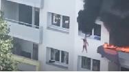 ببینید: نجات شگفت انگیز 2 کودک با پرش از ساختمان آتش گرفته