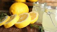 چگونه تلخی آب لیموی تازه را بگیریم