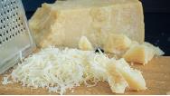 پنیر پارمیزان چیست و در چه غذاهایی استفاده می‌شود