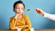 برای غذا خوردن کودک چه باید کرد