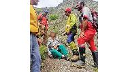 نجات معجزه ‌آسای زن 80 ساله در کوهستان