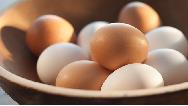 فیلم: ترفندی برای پوست کندن درسته تخم مرغ