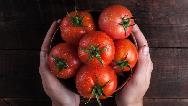 گوجه فرنگی را چگونه برای مدت طولانی نگهداری کنیم