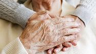 ­­­8 مزیت داشتن پرستار سالمند در منزل